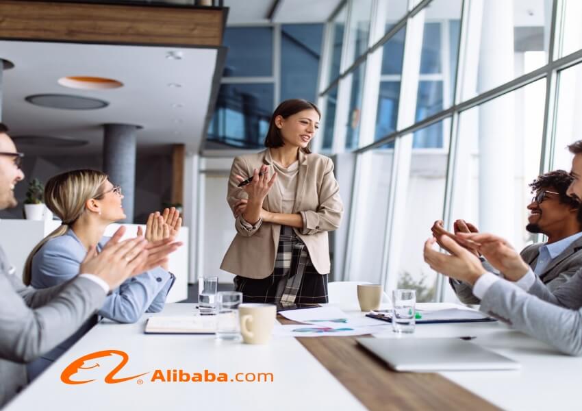 WIR SIND AUF DEM ALIBABA-SEMINAR.